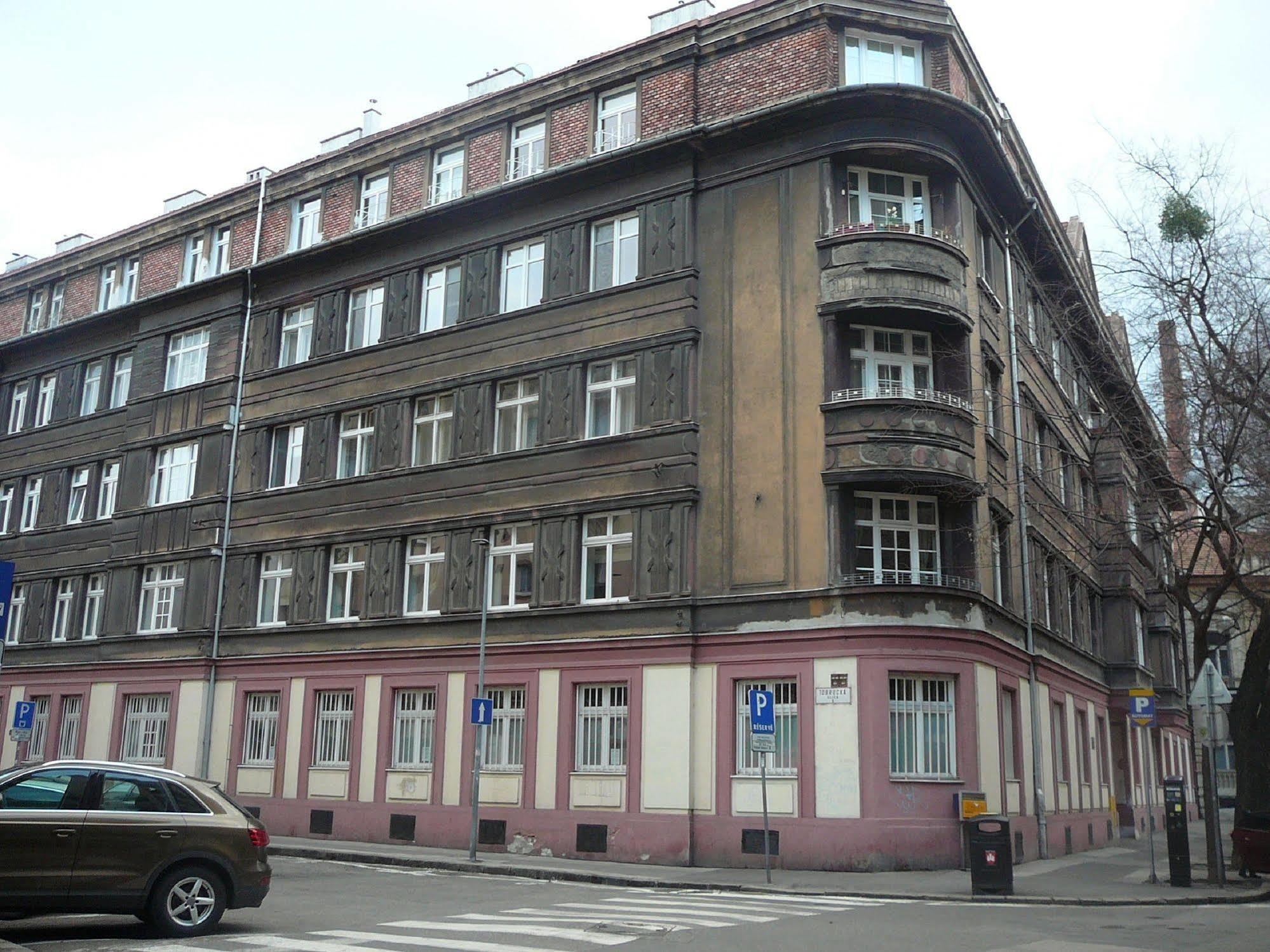 Lion Apartments Medena, Big Size, High Ceilings 布拉迪斯拉发 外观 照片